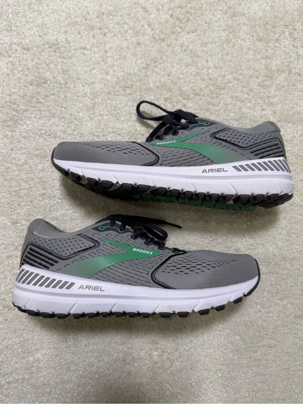 Brooks Ariel 20 Running Sneakers Gray Green White Shoes Women’s Size 8